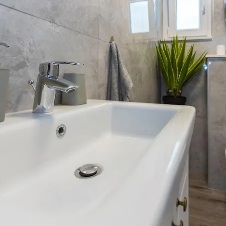 Sweet Nora, Two Bedroom Apartment, Free Parking * Makarska