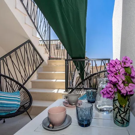 Apartment Sweet, Two Bedroom Apartment, Free Parking *