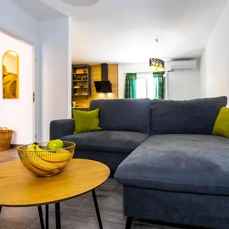 Apartment Sweet, Two Bedroom Apartment, Free Parking Makarska