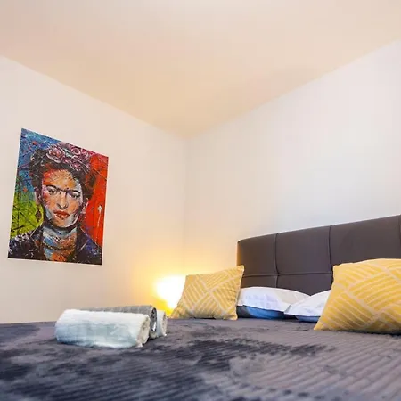 Apartment Sweet, Two Bedroom Apartment, Free Parking Makarska