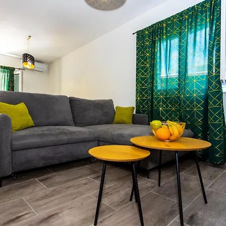 Apartment Sweet, Two Bedroom Apartment, Free Parking Makarska