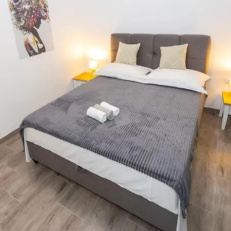Apartment Sweet, Two Bedroom Apartment, Free Parking Makarska