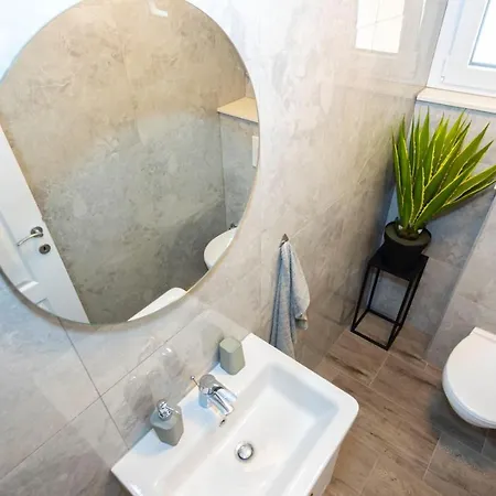 Sweet, Two Bedroom Apartment, Free Parking Apartment Makarska