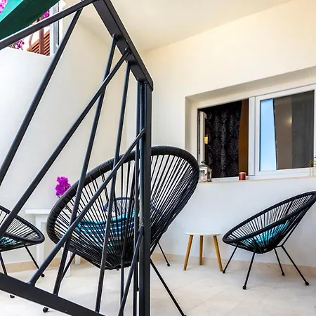Sweet, Two Bedroom Apartment, Free Parking Makarska