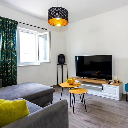 Apartment Sweet, Two Bedroom Apartment, Free Parking Makarska