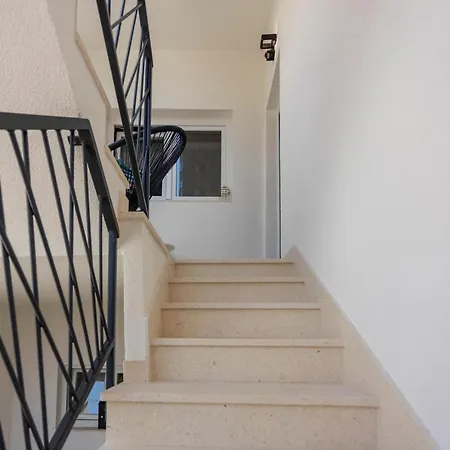 Sweet, Two Bedroom Apartment, Free Parking Apartment Makarska