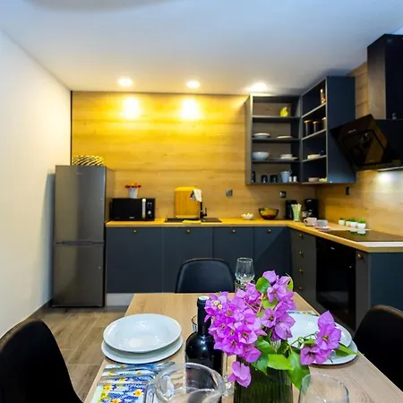 Apartment Sweet, Two Bedroom Apartment, Free Parking